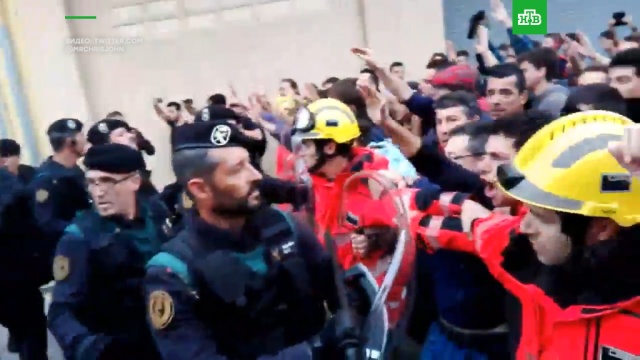 Пожарные против полиции Испании.
Каталония, Испания, беспорядки, выборы, референдумы.
НТВ.Ru: новости, видео, программы телеканала НТВ Пожарные против полиции Испании.
Каталония, Испания, беспорядки, выборы, референдумы.
НТВ.Ru: новости, видео, программы телеканала НТВ