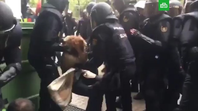 Зверства испанской полиции.
Испания, Каталония, референдумы.
НТВ.Ru: новости, видео, программы телеканала НТВ Зверства испанской полиции.
Испания, Каталония, референдумы.
НТВ.Ru: новости, видео, программы телеканала НТВ