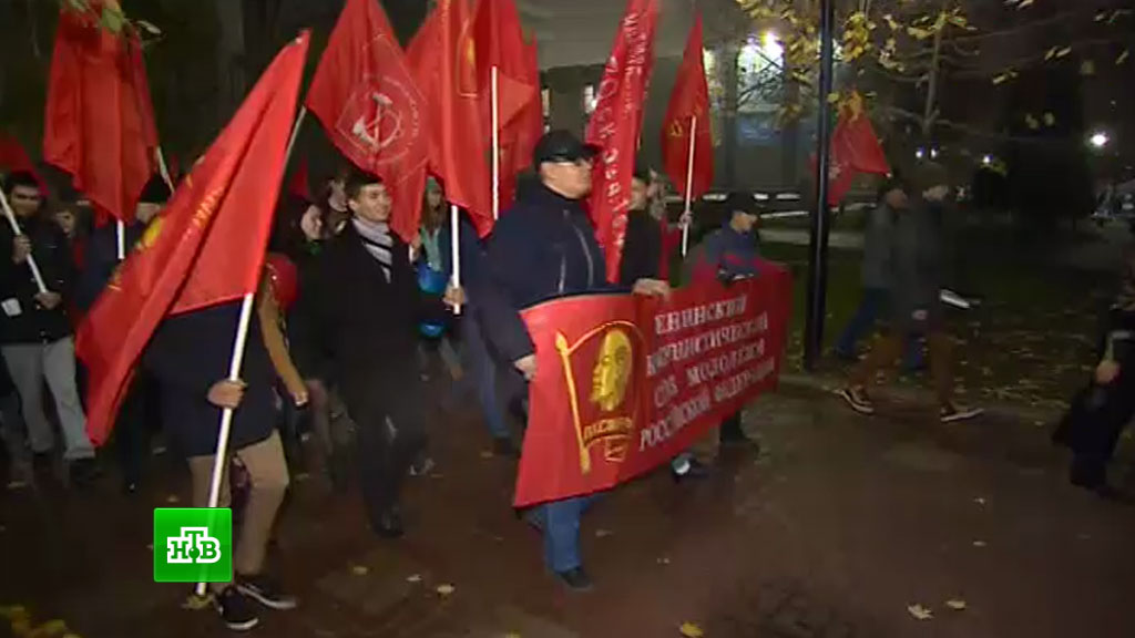 В Ростове-на Дону к юбилею Октября вскрыли полувековую капсулу времени В Ростове-на Дону к юбилею Октября вскрыли полувековую капсулу времени