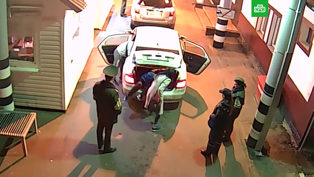 В багажнике авто из Российской Федерации через Беларусь везли украинку В багажнике авто из Российской Федерации через Беларусь везли украинку