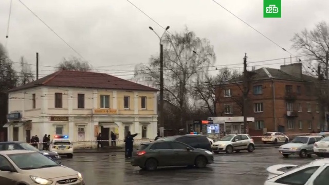 Неизвестный захватил заложников в здании почты в Харькове.
Украина, заложники, почта.
НТВ.Ru: новости, видео, программы телеканала НТВ Неизвестный захватил заложников в здании почты в Харькове.
Украина, заложники, почта.
НТВ.Ru: новости, видео, программы телеканала НТВ