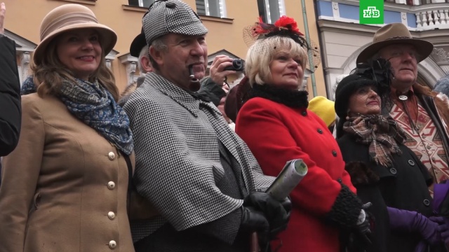 В Риге красочным костюмированным шествием отметили день рождения Шерлока Холмса. В Риге, где снимался советский сериал о приключениях Шерлока Холмса, красочным костюмированным шествием отметили день рождения знаменитого сыщика. Латвия, литература, торжества и праздники. НТВ.Ru: новости, видео, программы телеканала НТВ В Риге красочным костюмированным шествием отметили день рождения Шерлока Холмса. В Риге, где снимался советский сериал о приключениях Шерлока Холмса, красочным костюмированным шествием отметили день рождения знаменитого сыщика. Латвия, литература, торжества и праздники. НТВ.Ru: новости, видео, программы телеканала НТВ