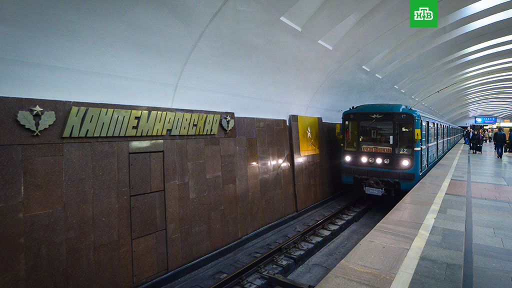 В столице в метро женщина угодила под поезд