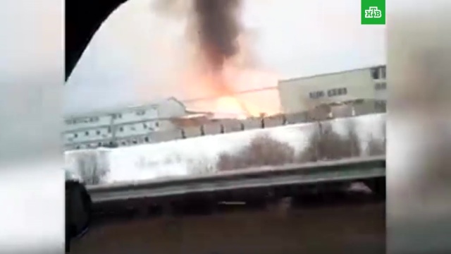 В Ленобласти из-за ветра не могут потушить полыхающий склад.
Ленинградская область, МЧС, пожары.
НТВ.Ru: новости, видео, программы телеканала НТВ В Ленобласти из-за ветра не могут потушить полыхающий склад.
Ленинградская область, МЧС, пожары.
НТВ.Ru: новости, видео, программы телеканала НТВ