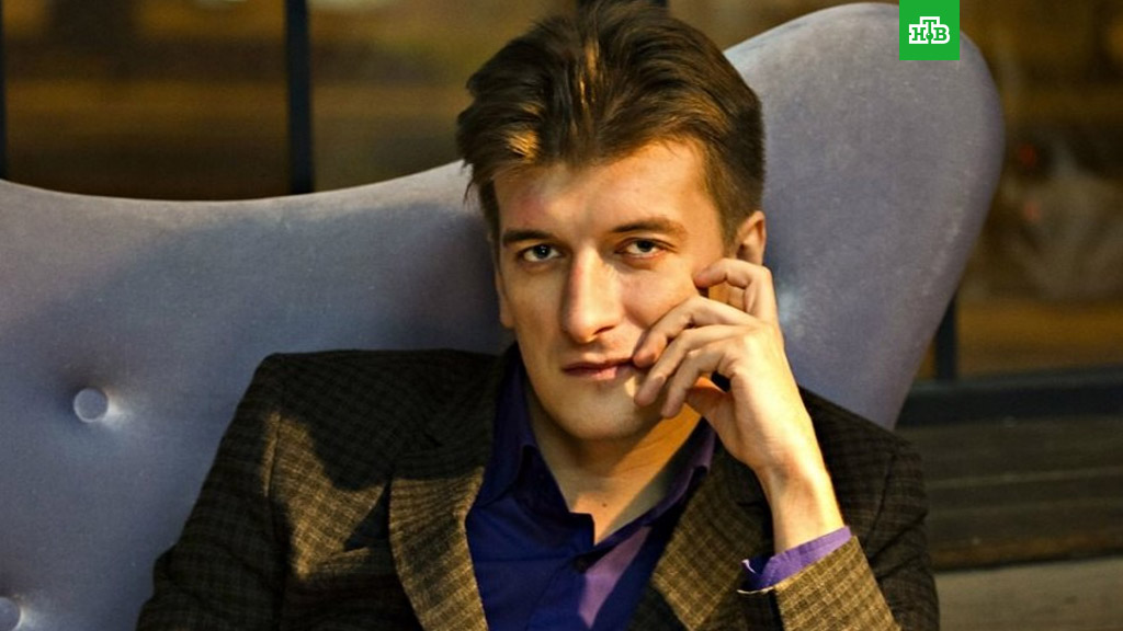 Журналист Максим Бородин, выпавший из окна пятого этажа, умер в реанимации (2018) Журналист Максим Бородин, выпавший из окна пятого этажа, умер в реанимации (2018)