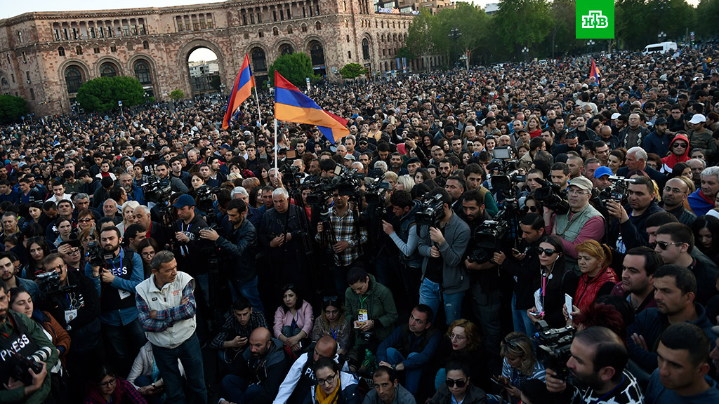 Акция протеста против Саргсяна продолжается в Ереване