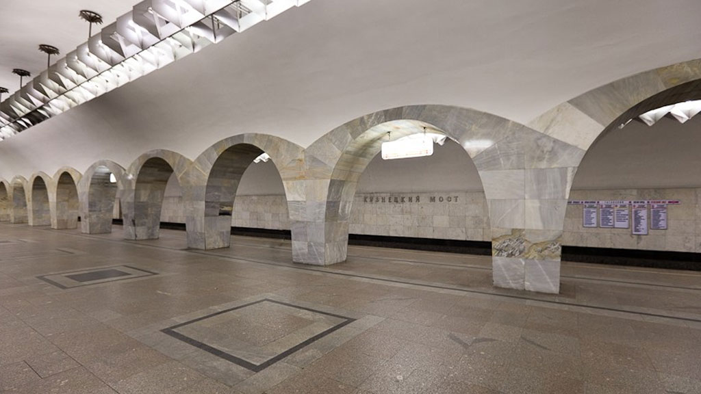 Метро Кузнецкий Мост Магазины