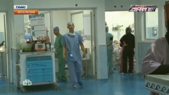 в какой стране расстреляли туристов на пляже. ad tunis main. в какой стране расстреляли туристов на пляже фото. в какой стране расстреляли туристов на пляже-ad tunis main. картинка в какой стране расстреляли туристов на пляже. картинка ad tunis main. Полиция Туниса обнаружила в песке на пляже телефон террориста, напавшего на отель в Сусе. Это даст следствию новые зацепки. Туристы пакуют вещи. Те, кто туда собирался, массово сдают билеты. И это приговор не столько даже бедным тунисцам, сколько тем идеалистам, кто с началом "арабской весны" (а начиналась она именно с Туниса) утверждал, что сейчас в Магрибе наступит эпоха демократии, свободы, процветания и чуть ли не вселенской любви.