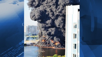 Горит Москва-река: над городом поднимается огромный столб дыма