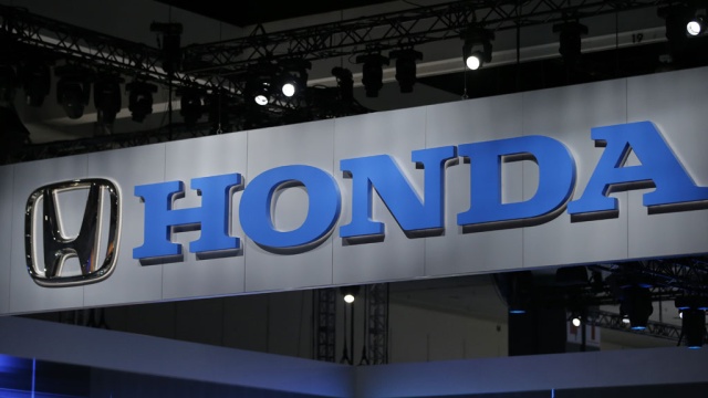 Honda сворачивает поставки автомобилей и мотоциклов в Россию. Honda,автомобили,мотоциклы и мопеды