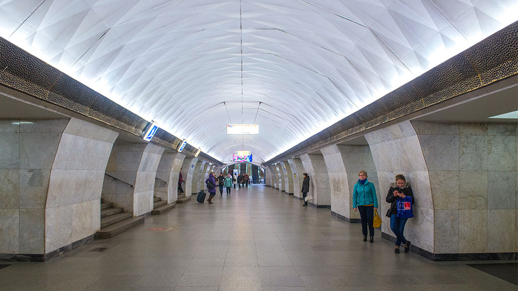 Станцию метро «Тургеневская» закрыли из-за дыма