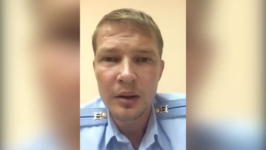 nachalnitsa-i-sotrudnik-video-zhenu-ebut-v-zadnitsu