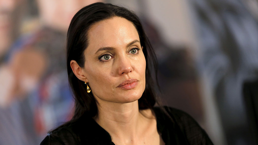 Анджелина Джоли после развода решила закрутить роман с женщиной