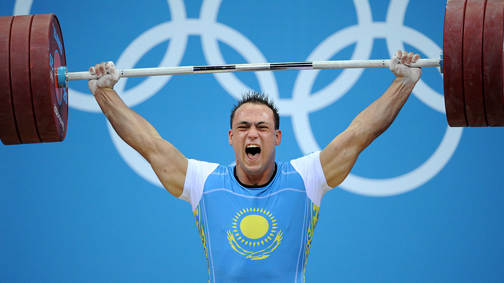 МОК отобрал золотые олимпийские медали у тяжелоатлета Ильина