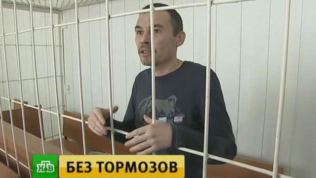 Погоня в аэропорту за машиной. Смотреть фото Погоня в аэропорту за машиной. Смотреть картинку Погоня в аэропорту за машиной. Картинка про Погоня в аэропорту за машиной. Фото Погоня в аэропорту за машиной