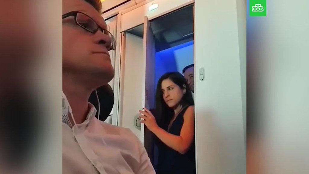 Фото видео девушек в туалете, порно большие сиськи теток фото