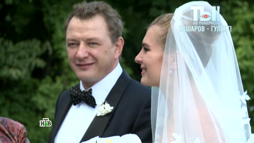 otkrovennie-fotki-nevest-doma-zhenshini-v-trusikah-domashnee-porno-foto