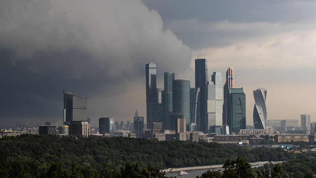 МЧС на Москву надвигается сильная гроза с градом