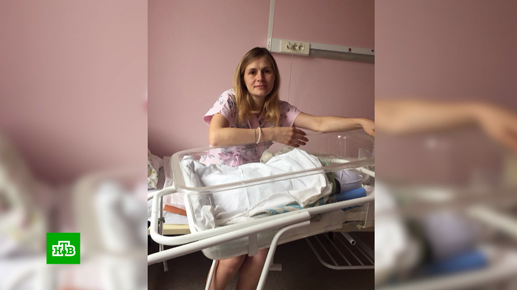 Девушка рожает ребенка в больнице. Девка рожает в больнице на камеру.