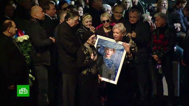 grudi-vdova-na-pohoronah-v-yubkah-video-uslugi-devushek-ekaterinburge