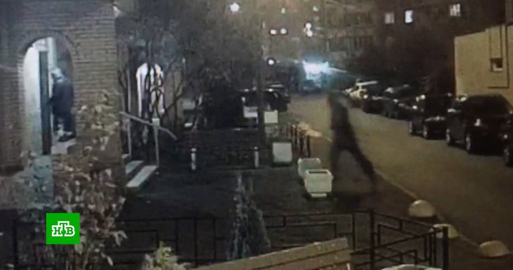 Видео нападения в москве. Нападение с ножом камера наблюдения. Химки Москва нападение с ножом.