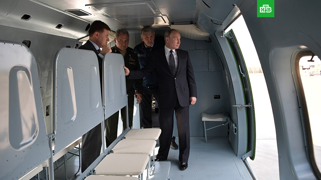 Путину в Казани показали самолет <nobr>Ту-214</nobr> и новый вертолет <nobr>Ми-38Т</nobr>