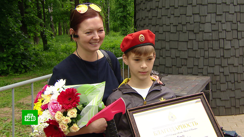 Школьника наградили за спасение ребенка из колодца в московском парке