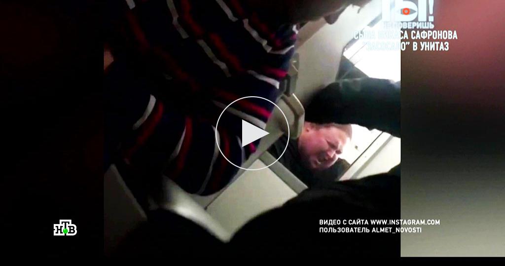 застряла но брат не стал вытаскивать порно