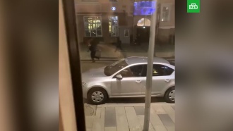 что сегодня случилось в москве на лубянке. fsb main. что сегодня случилось в москве на лубянке фото. что сегодня случилось в москве на лубянке-fsb main. картинка что сегодня случилось в москве на лубянке. картинка fsb main. По данным Минздрава, пострадали пять человек, им оказывают помощь. Очевидец событий Влад сказал корреспонденту Business FM Александре Сидоровой, что «вдалеке бегали люди в черной форме, в масках, человек десять бежали точно, они стреляли»: