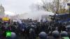 В Берлине противников карантина разгоняют водометами и слезоточивым газом