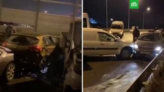 в каком городе гололед. dtp main. в каком городе гололед фото. в каком городе гололед-dtp main. картинка в каком городе гололед. картинка dtp main. В каток этим утром превратились и улицы столицы. И хуже всего в Москве сегодня пришлось пешеходам. Если проезжую часть еще успели обработать, то с тротуарами все сложно. Многие до метро буквально скользили. Сейчас в столичных травмпунктах большой ажиотаж: переломы, ушибы. Дорога на работу сегодня оказалась опасной как никогда. Впрочем, и водителям нелегко: ни снега, ни гололеда до сегодняшнего дня в городе еще не было, многие до сих пор ездили на летней резине.