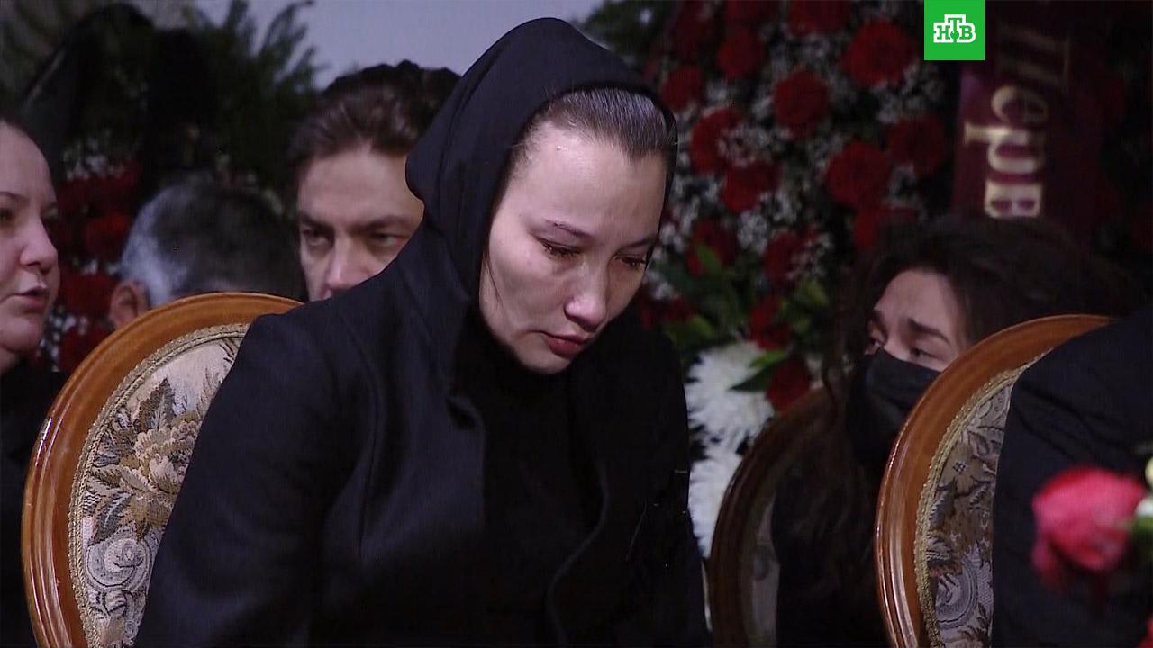Помогу вдове. Вдова Бориса Грачевского. Вдова на похоронах.