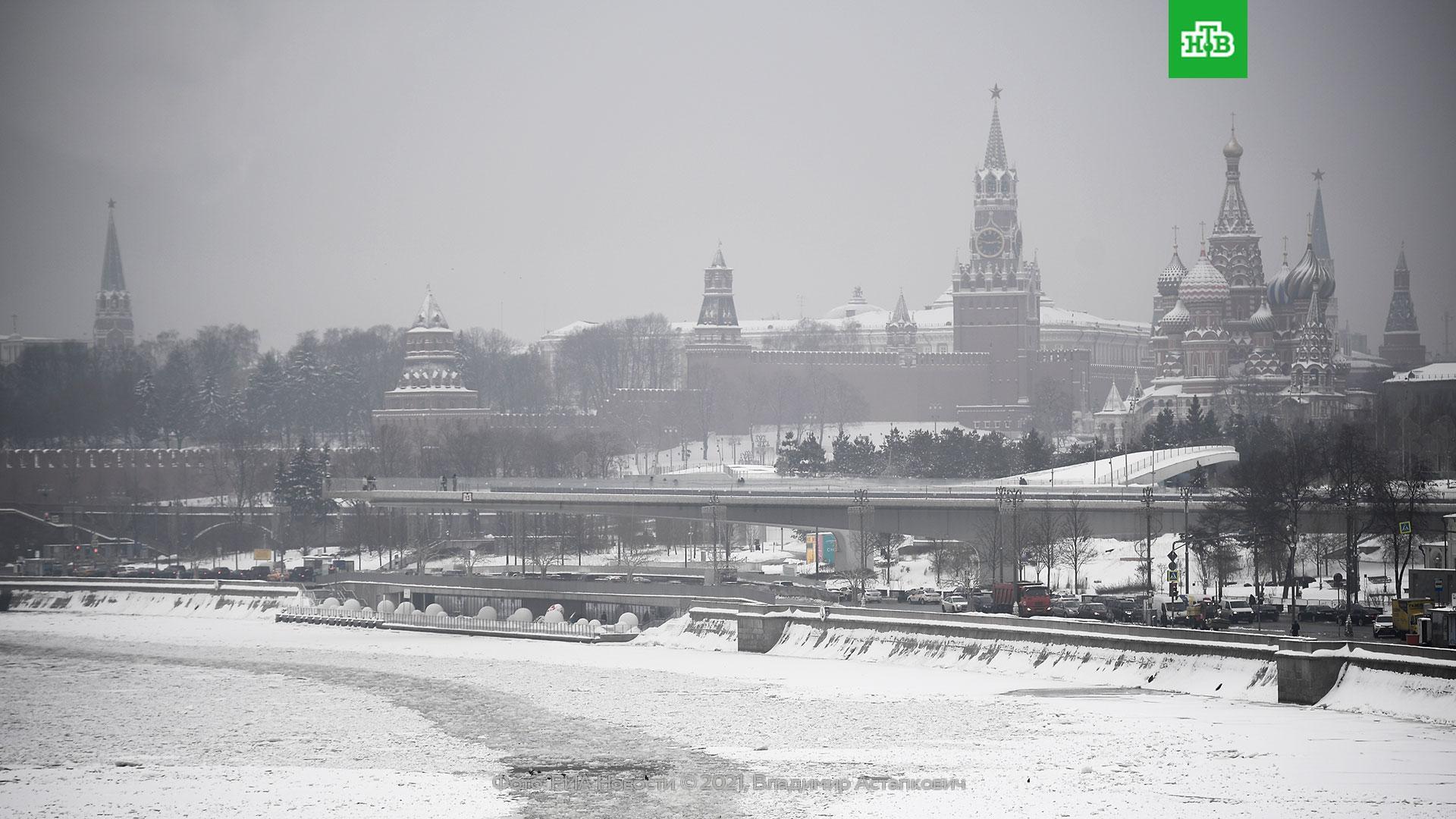 Январь места. Зимняя Москва. Серая Москва зимой. Кремль Москва зимой. Зимняя Москва фото.