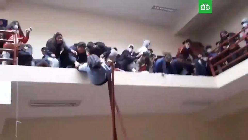 Сколько смертей сейчас. Гибель студентов в боливийском университете.