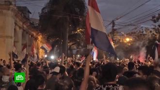 Растущая заболеваемость <nobr>COVID-19</nobr> заставила парагвайцев взять арматуру и выйти на улицы