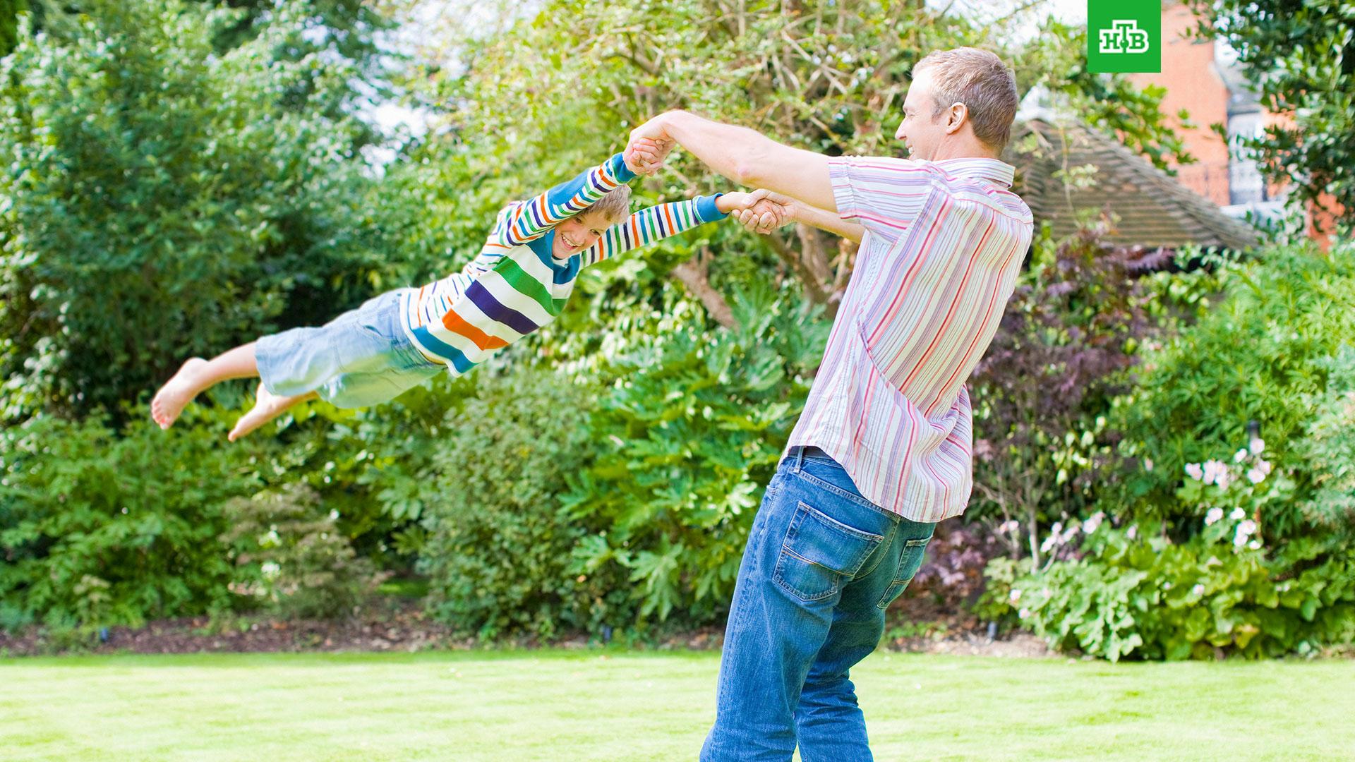 My friend playing in the yard now. Swinging Arms.