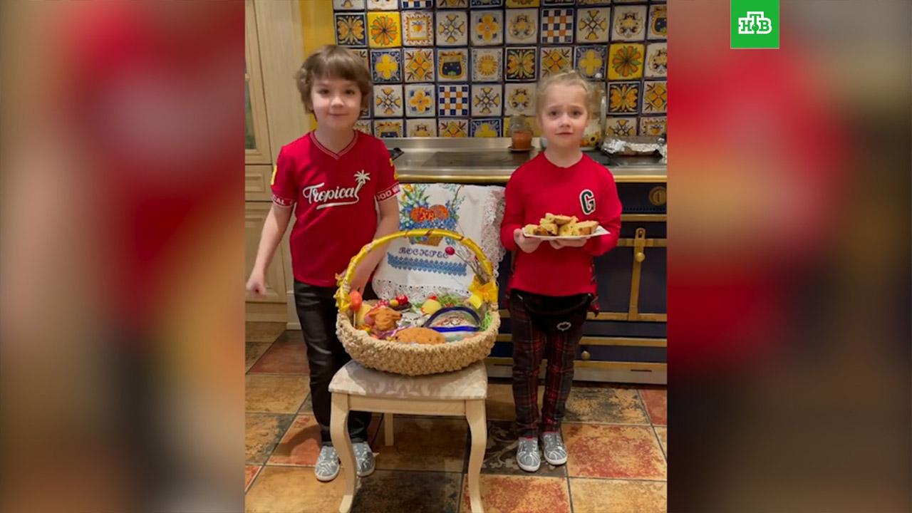 Дети Пугачёвой и Галкина поздравили россиян с Пасхой // НТВ.Ru