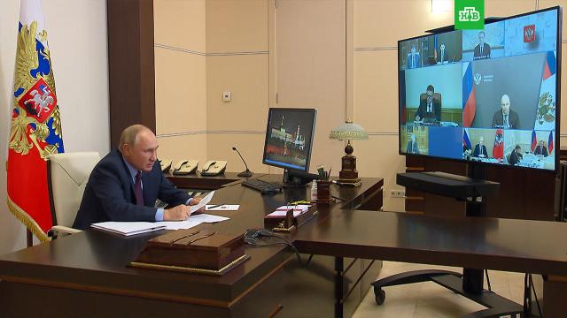 мужчина который открыл дверь в самолете. putin pens. мужчина который открыл дверь в самолете фото. мужчина который открыл дверь в самолете-putin pens. картинка мужчина который открыл дверь в самолете. картинка putin pens. В воскресенье, 11 июля, во время подготовки рейса Москва – Анталья авиакомпании "Россия" пассажир открыл дверь самолета, в результате чего произошел автоматический выпуск аварийного надувного трапа. Борт пришлось заменить, при этом вылет был задержан на четыре часа. Следственный комитет начал проверку, в свою очередь перевозчик планирует взыскать убытки с мужчины, открывшего дверь. Разбираемся в деталях истории и рассказываем, что может грозить пассажиру за его поступок.