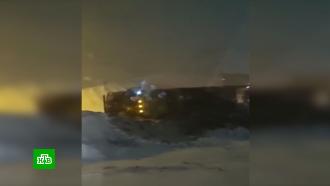 в каком городе гололед. 8 dtp main. в каком городе гололед фото. в каком городе гололед-8 dtp main. картинка в каком городе гололед. картинка 8 dtp main. В каток этим утром превратились и улицы столицы. И хуже всего в Москве сегодня пришлось пешеходам. Если проезжую часть еще успели обработать, то с тротуарами все сложно. Многие до метро буквально скользили. Сейчас в столичных травмпунктах большой ажиотаж: переломы, ушибы. Дорога на работу сегодня оказалась опасной как никогда. Впрочем, и водителям нелегко: ни снега, ни гололеда до сегодняшнего дня в городе еще не было, многие до сих пор ездили на летней резине.