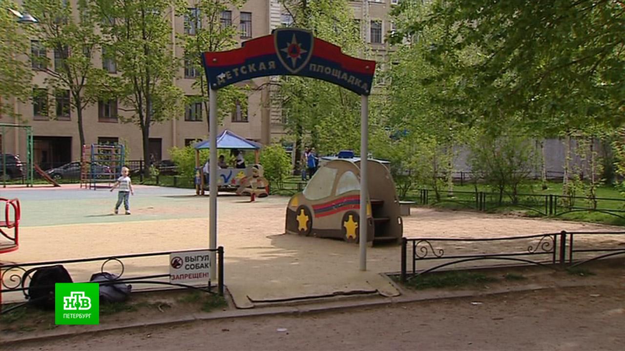 Детские площадки происшествие. Конфликт на детской площадке. Детская площадка города Серафимович.