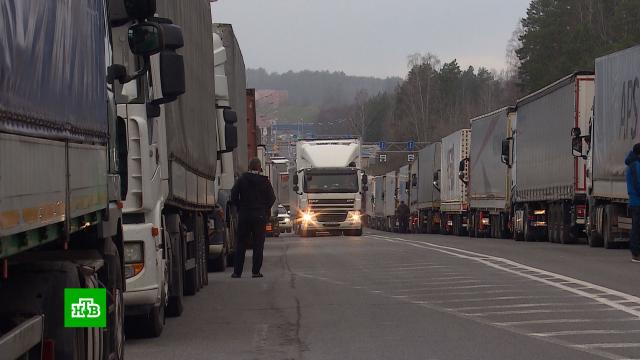 Многокилометровая пробка из грузовиков образовалась на белорусско-польской границе.Белоруссия, граница, мигранты.НТВ.Ru: новости, видео, программы телеканала НТВ