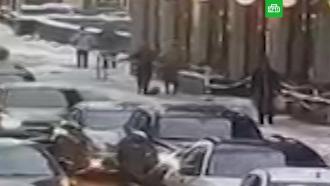 Упавшая сосулька проломила голову прохожей в Петербурге