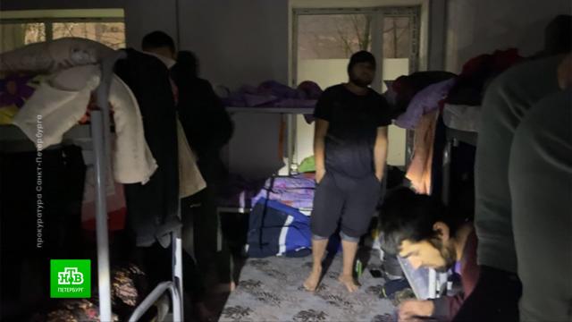 В астрахани провалилась машина в асфальт