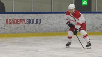 Путин забросил семь шайб в товарищеском хоккейном матче в Стрельне