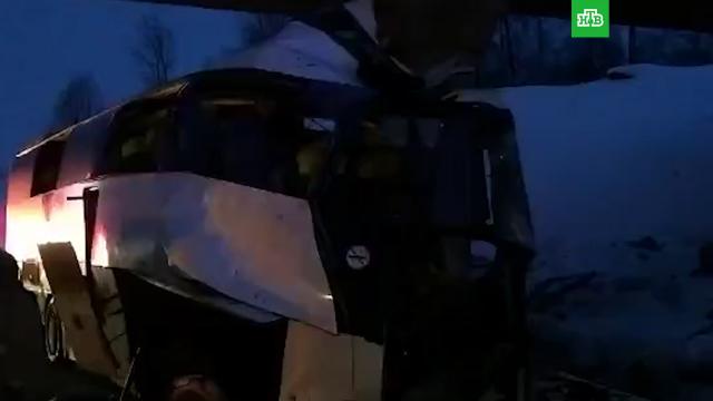 Падение бетонной плиты на авто. Смотреть фото Падение бетонной плиты на авто. Смотреть картинку Падение бетонной плиты на авто. Картинка про Падение бетонной плиты на авто. Фото Падение бетонной плиты на авто