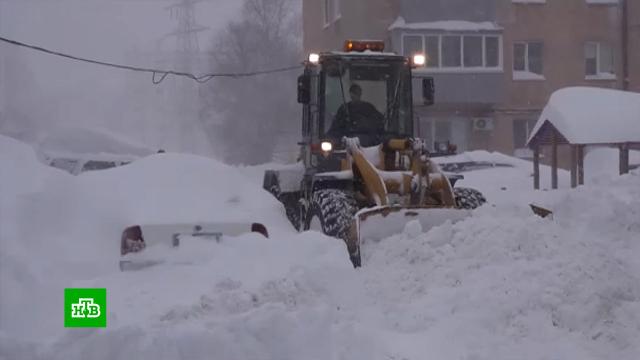 Сахалин оказался в транспортной блокаде из-за мощного снегопада
