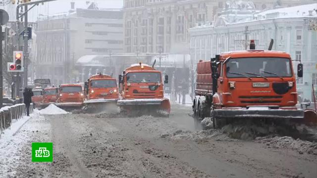 За сутки в Москве выпало больше 15 сантиметров осадков.Москва, зима, погода, снег.НТВ.Ru: новости, видео, программы телеканала НТВ