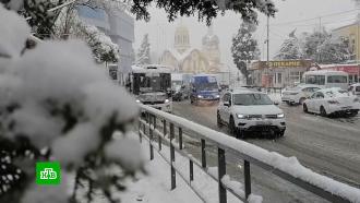 В европейской части России устраняют последствия мощных снегопадов