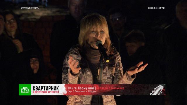 на поле танки грохотали переделанная. 06 kormuhina. на поле танки грохотали переделанная фото. на поле танки грохотали переделанная-06 kormuhina. картинка на поле танки грохотали переделанная. картинка 06 kormuhina. Порою, песни, уходя в народ, умудряются преображаться самым причудливым образом. Довольно интересной мне показалась судьба песни, которую сегодня большинство людей знает под названием "На поле танки грохотали".Довольно часто, народные песни, таки имеют конкретных авторов. Но в данном случае автора установить возможным не представляется.Известно то, что песня берёт своё начало в 19-м веке. В своём первоначальном варианте, песня была посвящена коногонам.