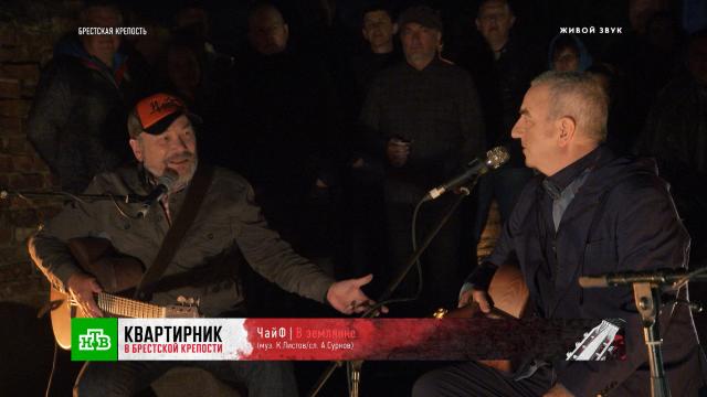 на поле танки грохотали переделанная. 11 chaif. на поле танки грохотали переделанная фото. на поле танки грохотали переделанная-11 chaif. картинка на поле танки грохотали переделанная. картинка 11 chaif. Порою, песни, уходя в народ, умудряются преображаться самым причудливым образом. Довольно интересной мне показалась судьба песни, которую сегодня большинство людей знает под названием "На поле танки грохотали".Довольно часто, народные песни, таки имеют конкретных авторов. Но в данном случае автора установить возможным не представляется.Известно то, что песня берёт своё начало в 19-м веке. В своём первоначальном варианте, песня была посвящена коногонам.